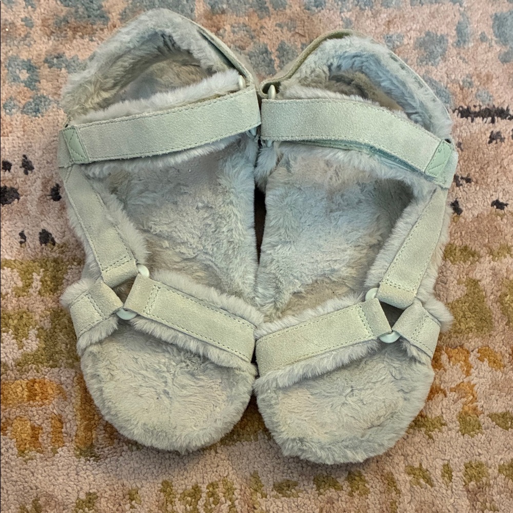 Vionic Light Green Fuzzy Sandals-sz 7
